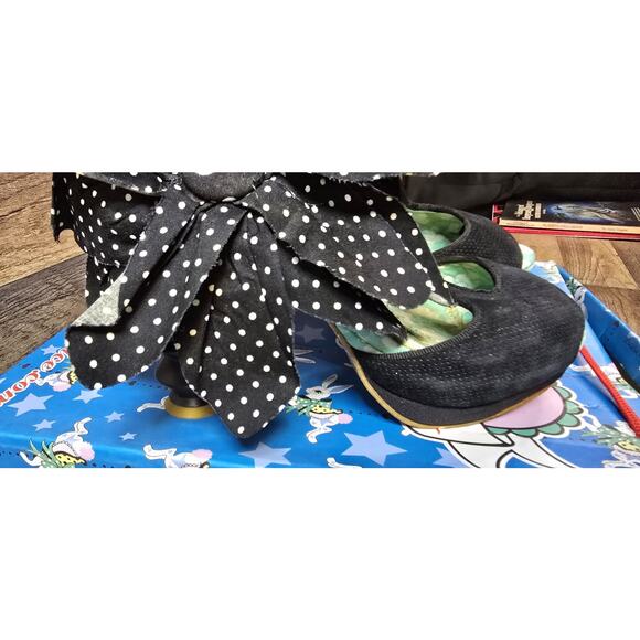 Foxy Flower Top Black Irregular Choice US Size 9/Eur Size 40 Pre Owned w Box - Picture 2 of 16